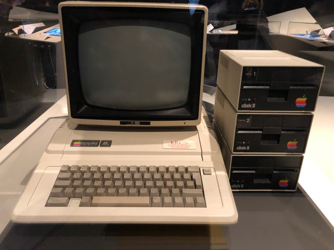 A 1977 Vintage Macintosh Apple II Computer